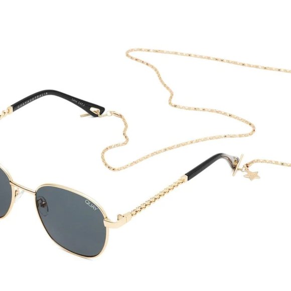 QUAY - Link Up Sunglasses in Gold/Smoke Lens - Picture 3 of 4